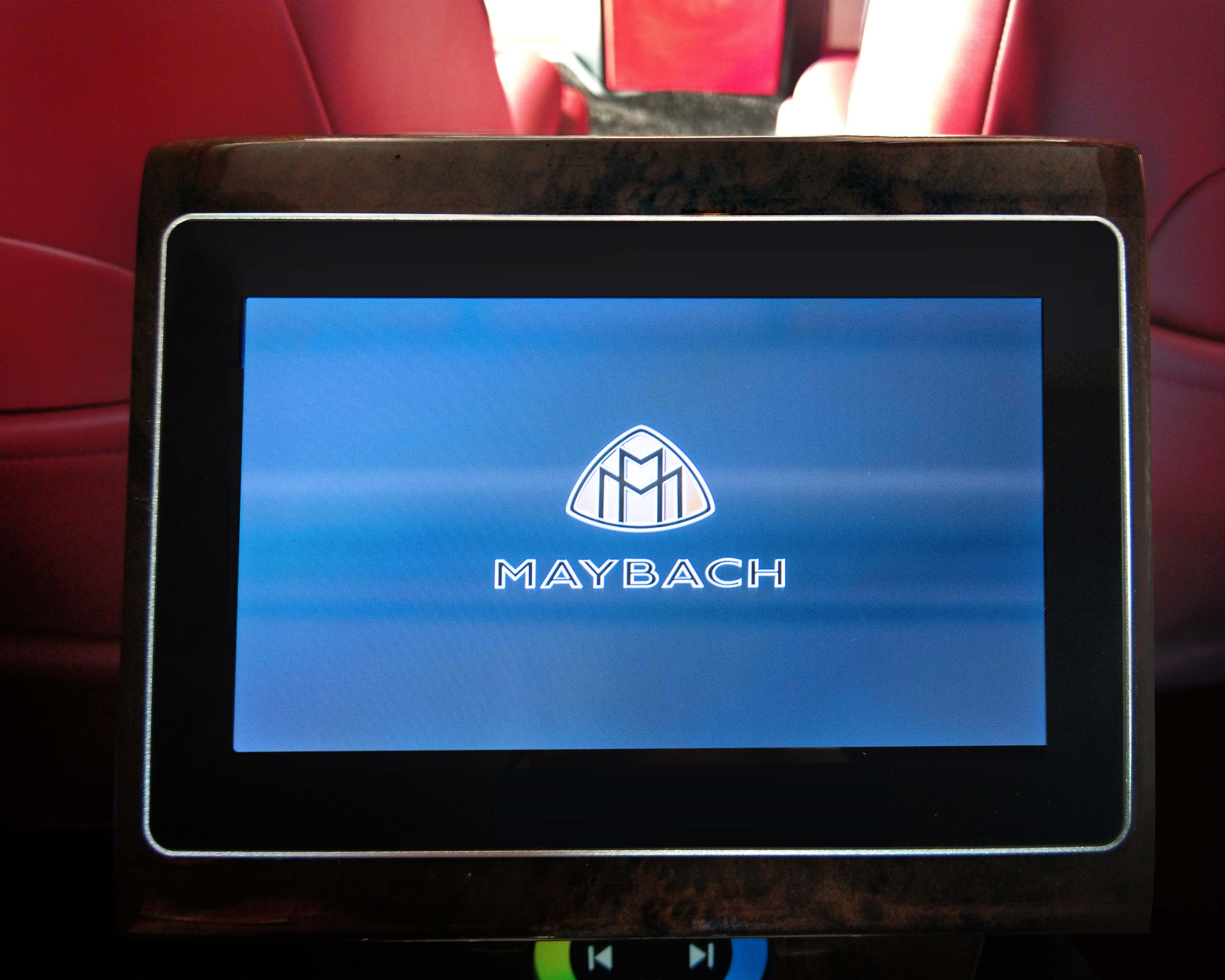 9910-10.1" Luxury Touch Control Monitor For VIP Car