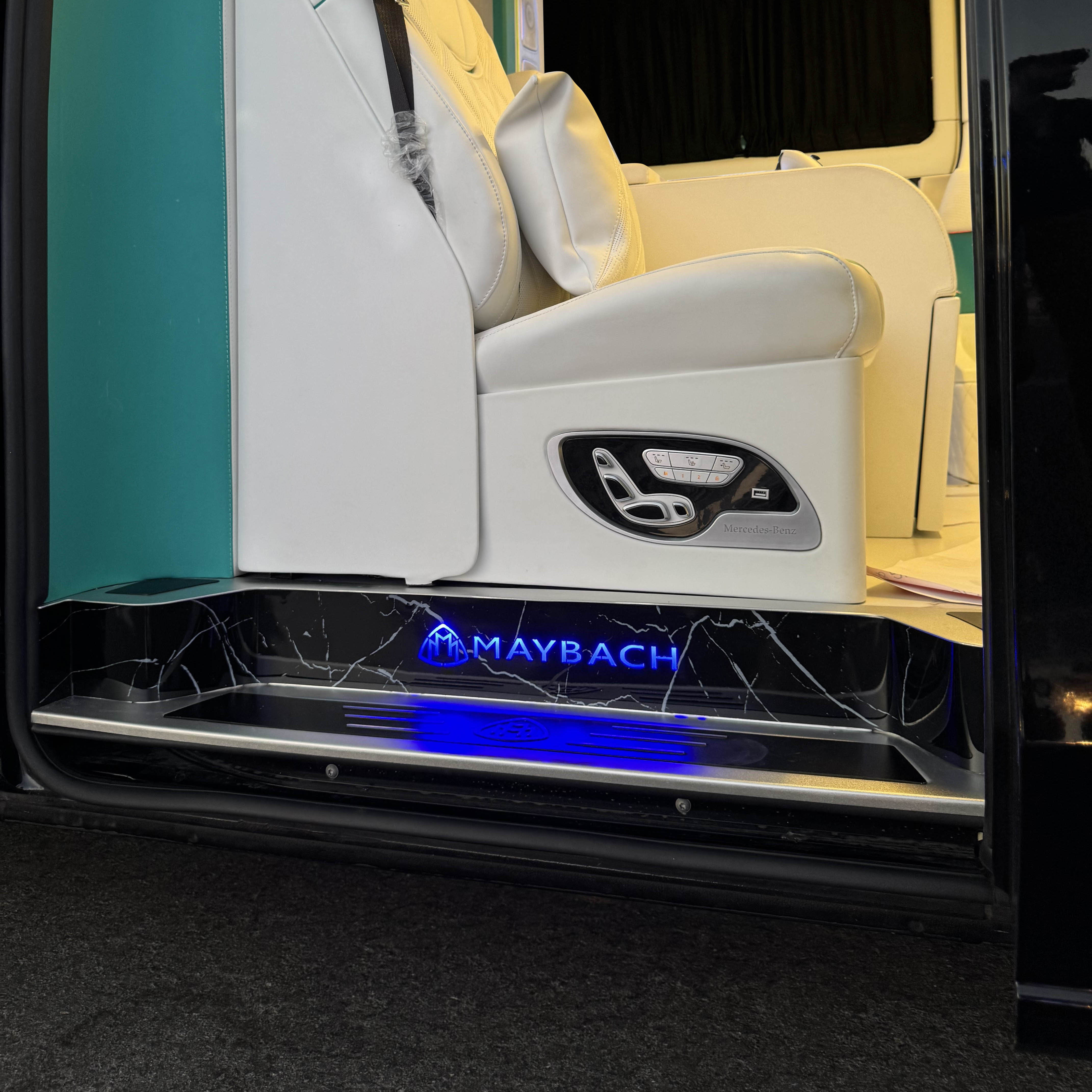 FVIP-02 Luxury VIP Foot-Rest MayBach